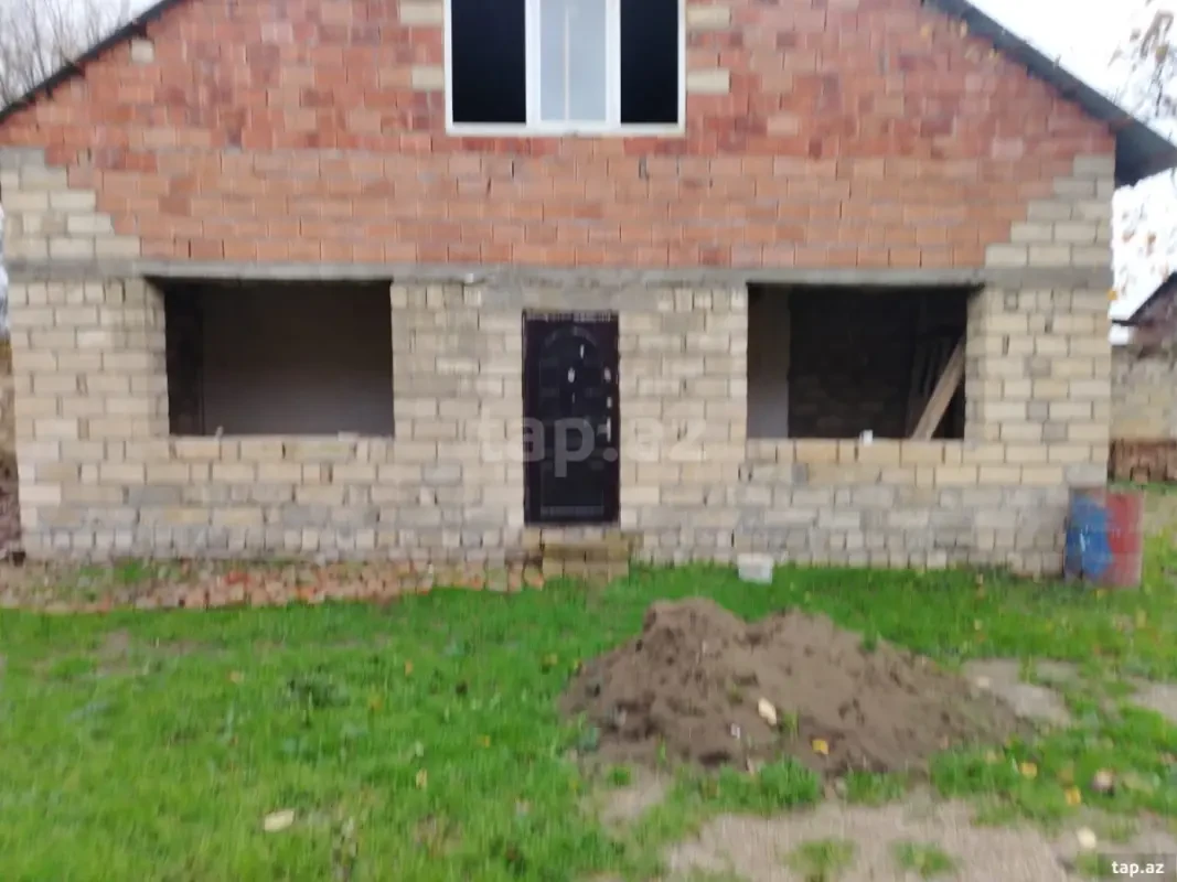 Satılır 3 otaqlı həyət evi 600 m²