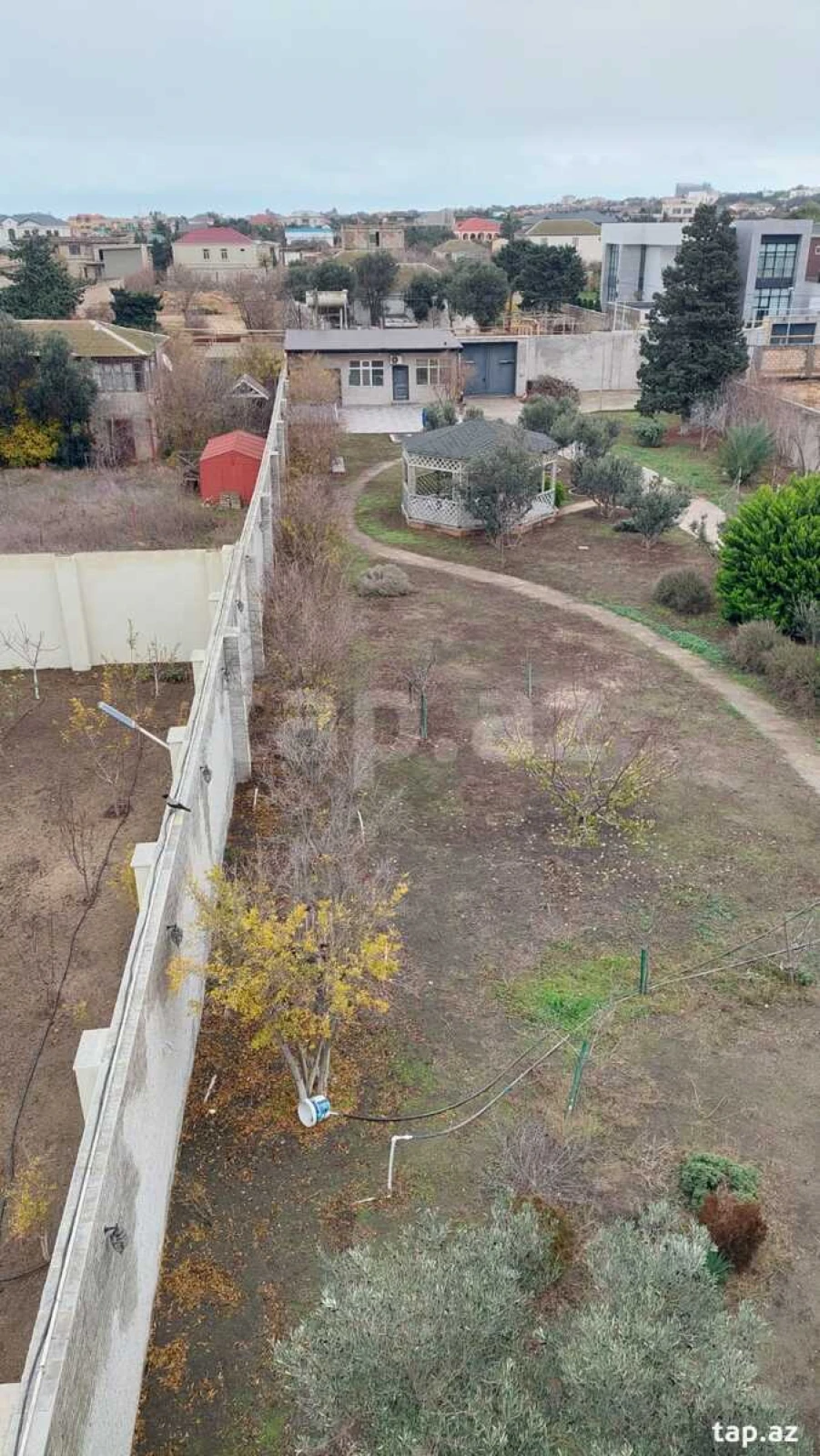 Satılır 8 otaqlı həyət evi 528 m²