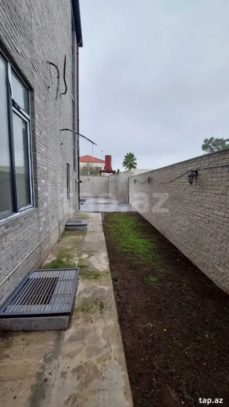 Satılır 8 otaqlı həyət evi 528 m²