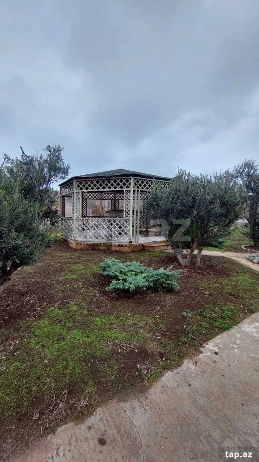 Satılır 8 otaqlı həyət evi 528 m²