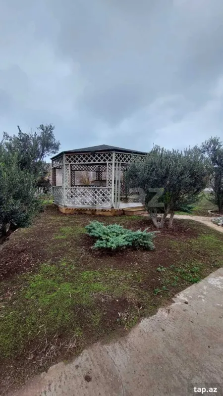 Satılır 8 otaqlı həyət evi 528 m²