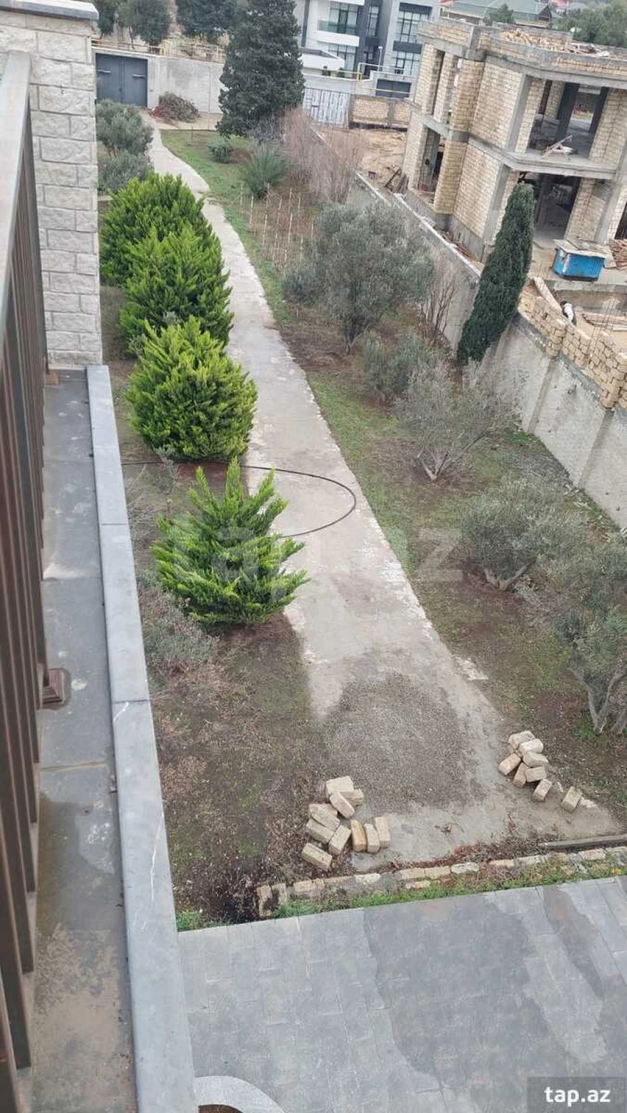 Satılır 8 otaqlı həyət evi 528 m²