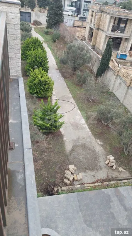 Satılır 8 otaqlı həyət evi 528 m²