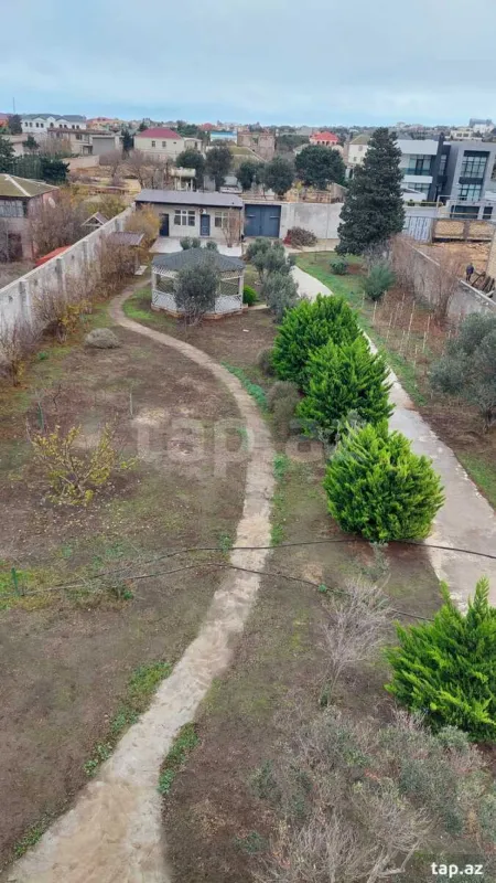 Satılır 8 otaqlı həyət evi 528 m²