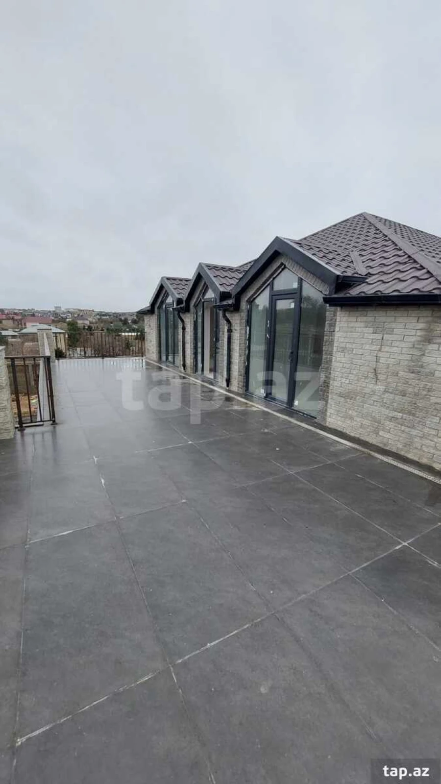 Satılır 8 otaqlı həyət evi 528 m²