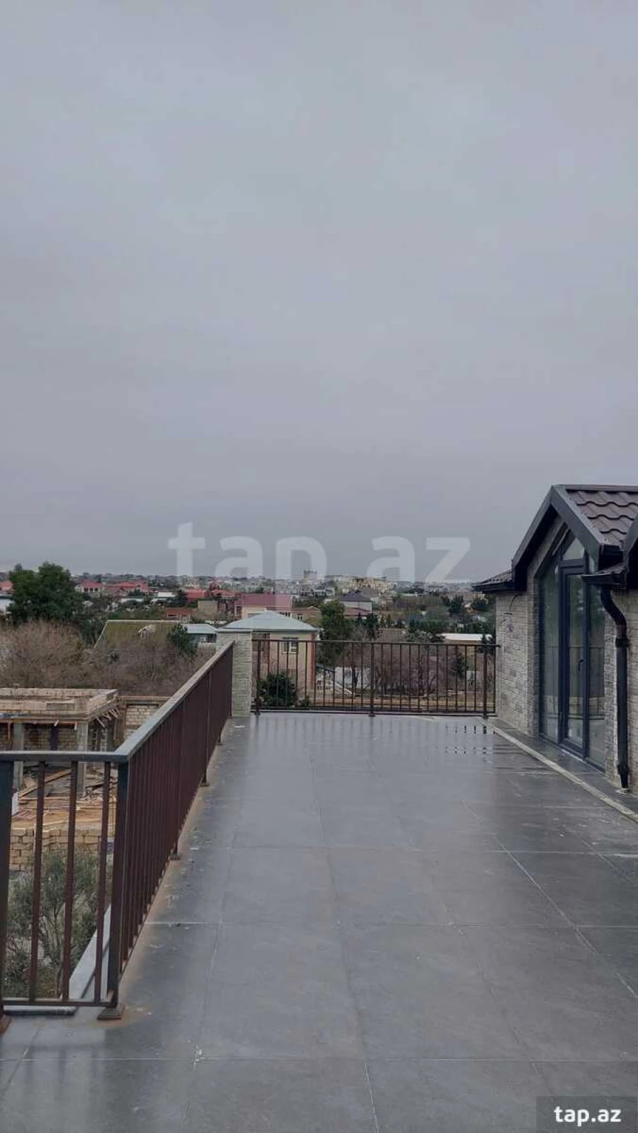 Satılır 8 otaqlı həyət evi 528 m²