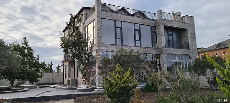 Satılır 8 otaqlı həyət evi 528 m²