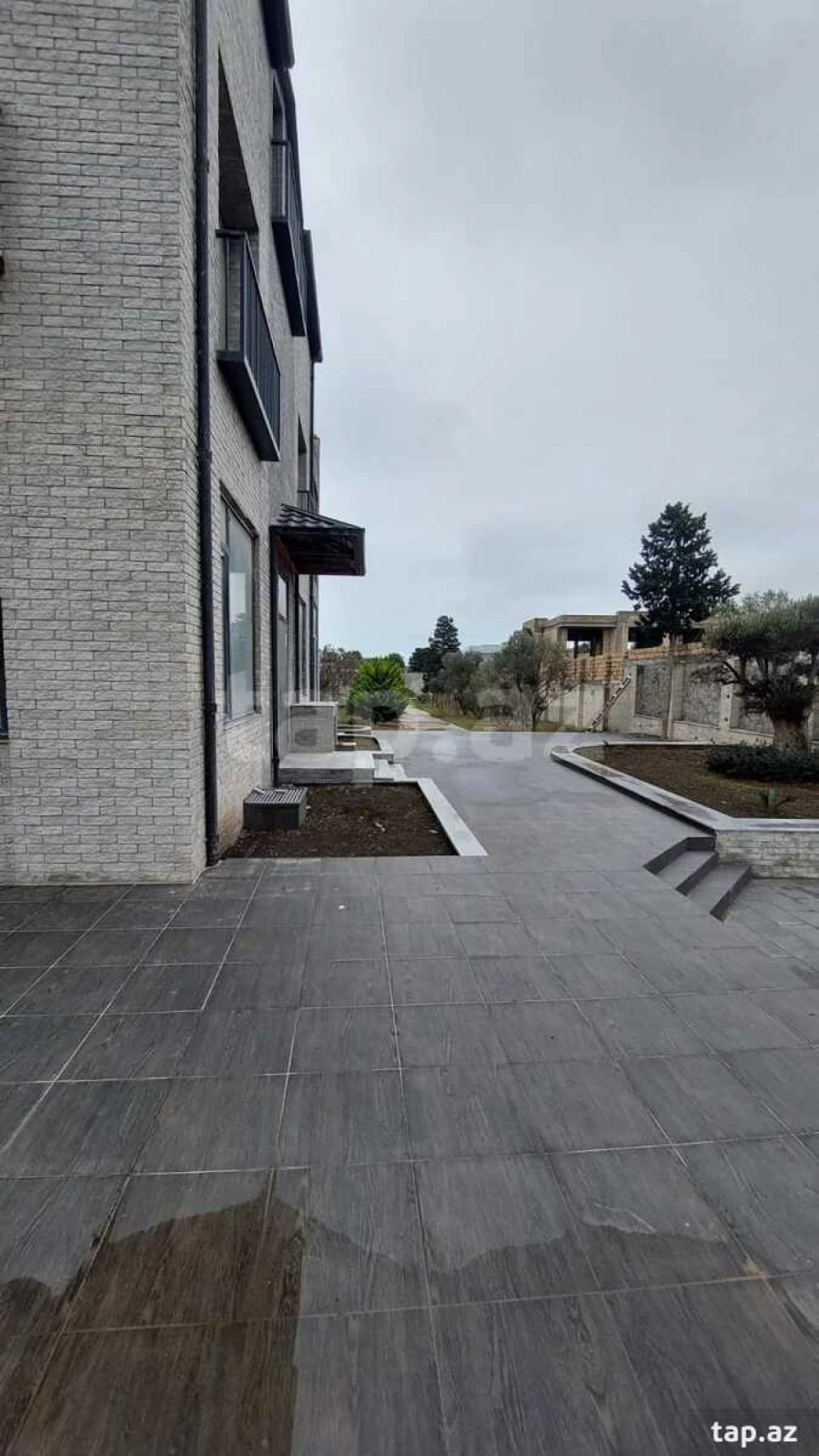 Satılır 8 otaqlı həyət evi 528 m²