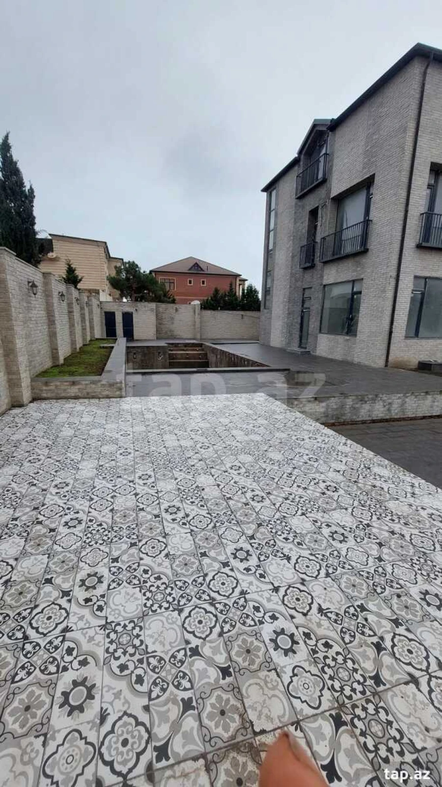 Satılır 8 otaqlı həyət evi 528 m²