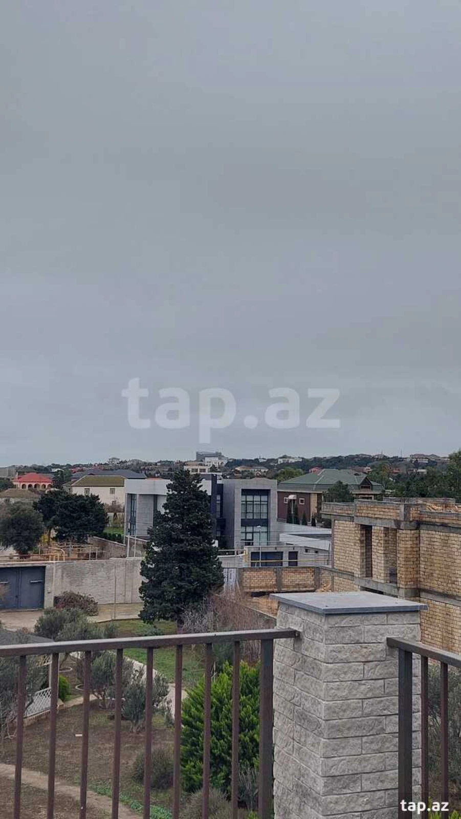 Satılır 8 otaqlı həyət evi 528 m²