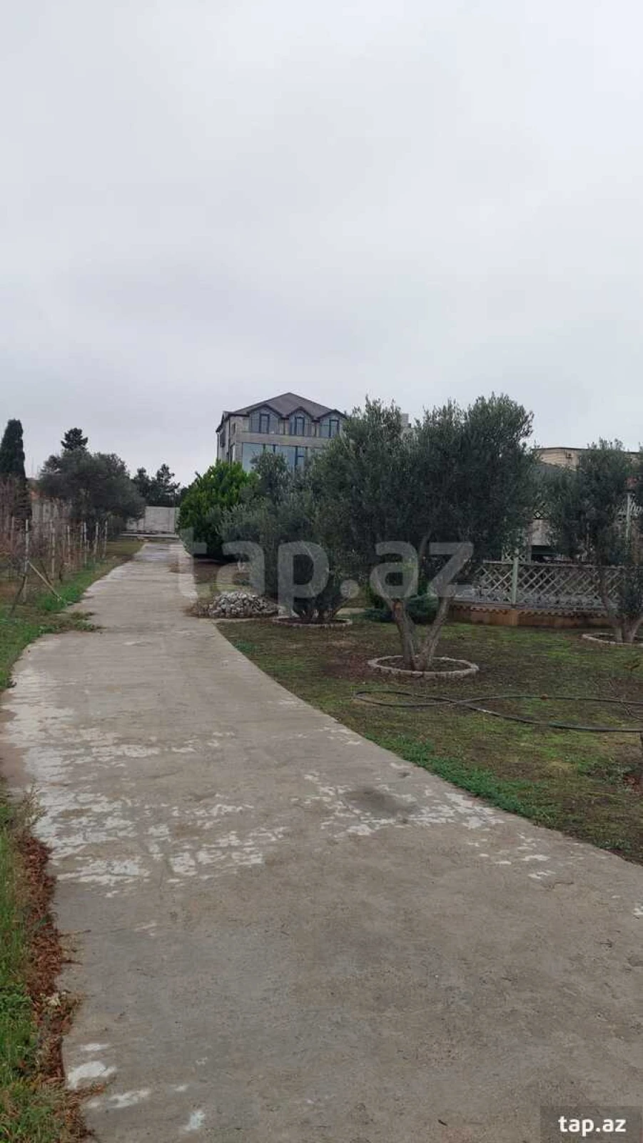 Satılır 8 otaqlı həyət evi 528 m²