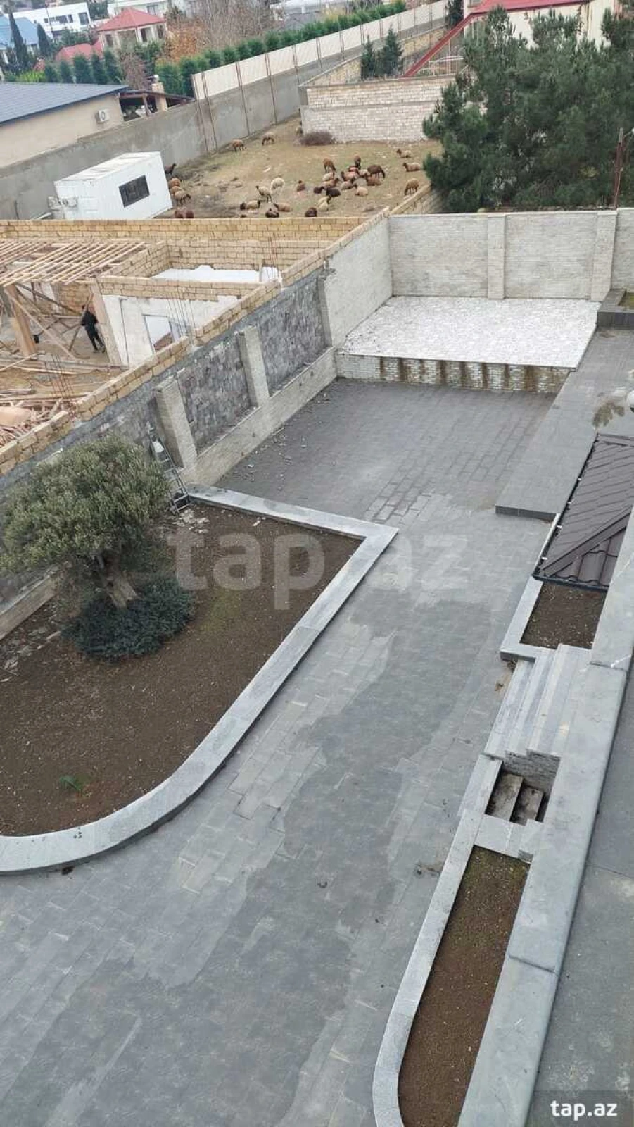 Satılır 8 otaqlı həyət evi 528 m²
