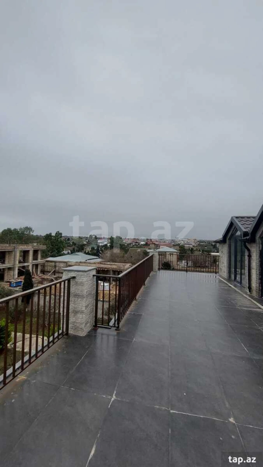 Satılır 8 otaqlı həyət evi 528 m²