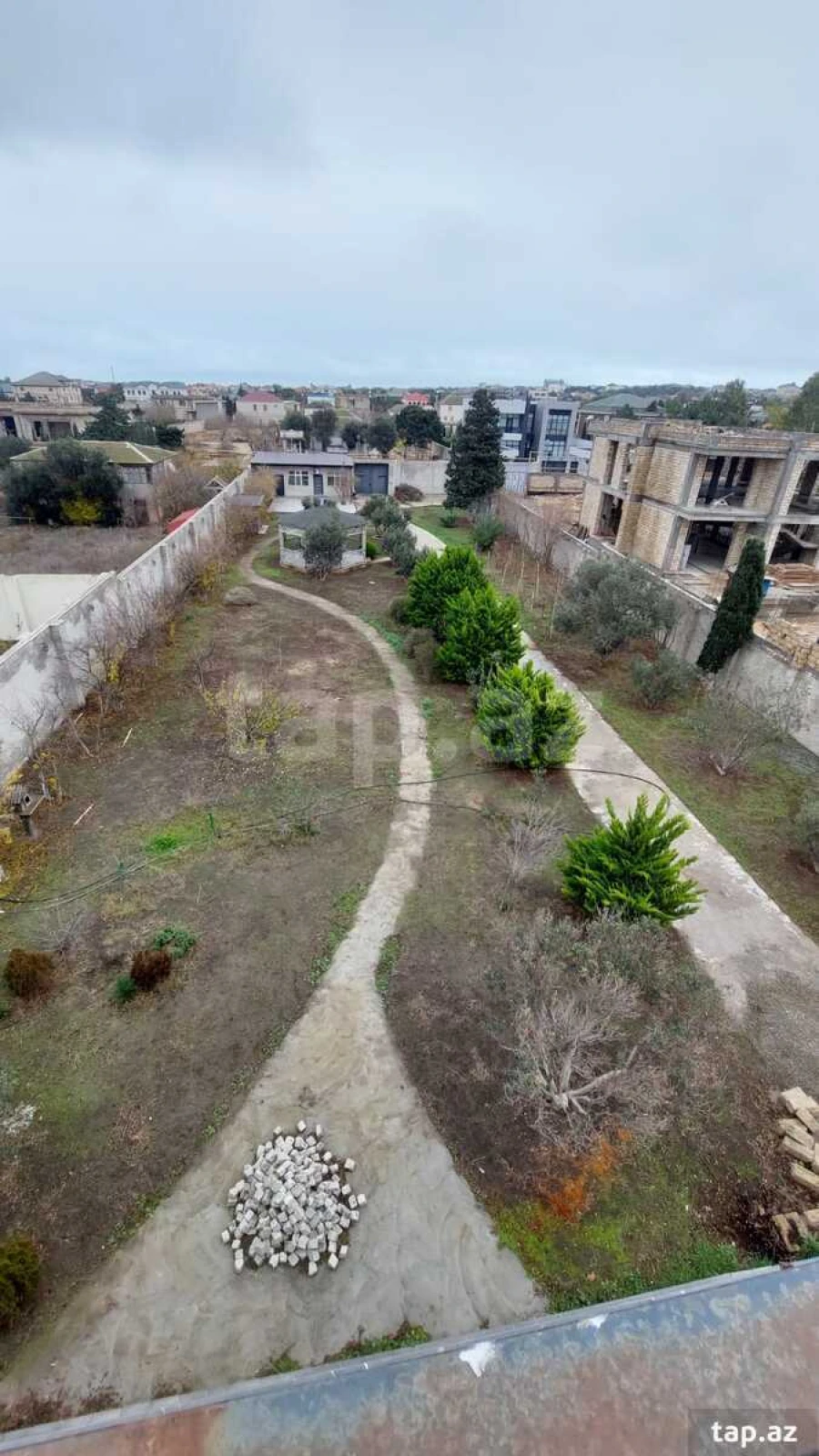 Satılır 8 otaqlı həyət evi 528 m²