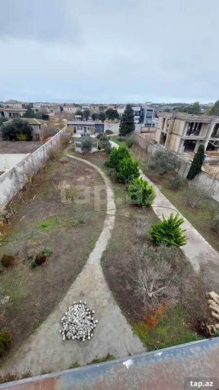 Satılır 8 otaqlı həyət evi 528 m²