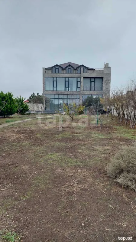 Satılır 8 otaqlı həyət evi 528 m²
