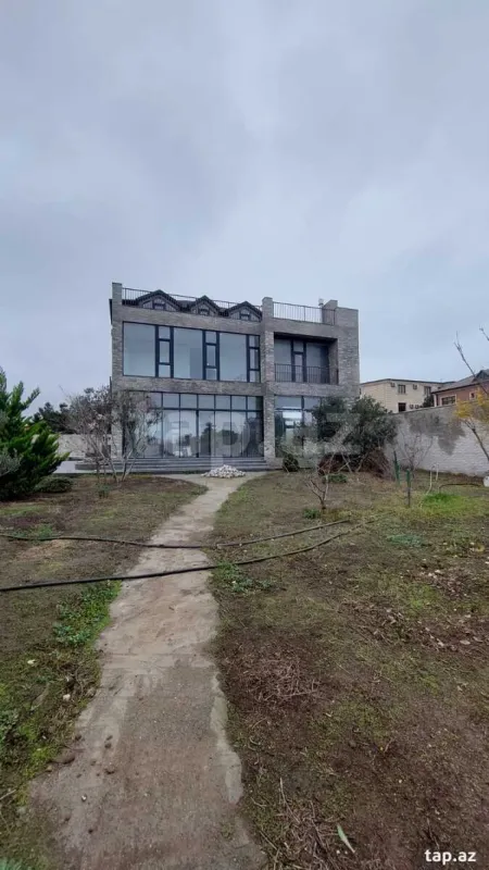 Satılır 8 otaqlı həyət evi 528 m²