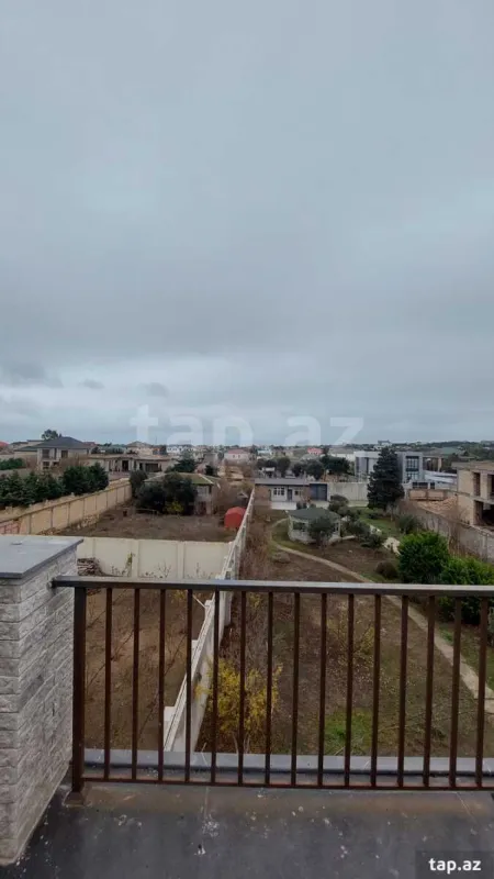 Satılır 8 otaqlı həyət evi 528 m²
