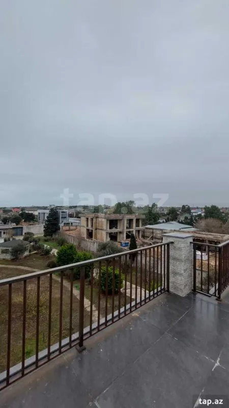Satılır 8 otaqlı həyət evi 528 m²