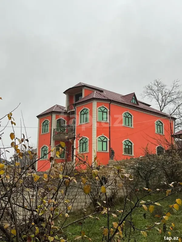 Kirayə verilir 4 otaqlı həyət evi 5000 m²