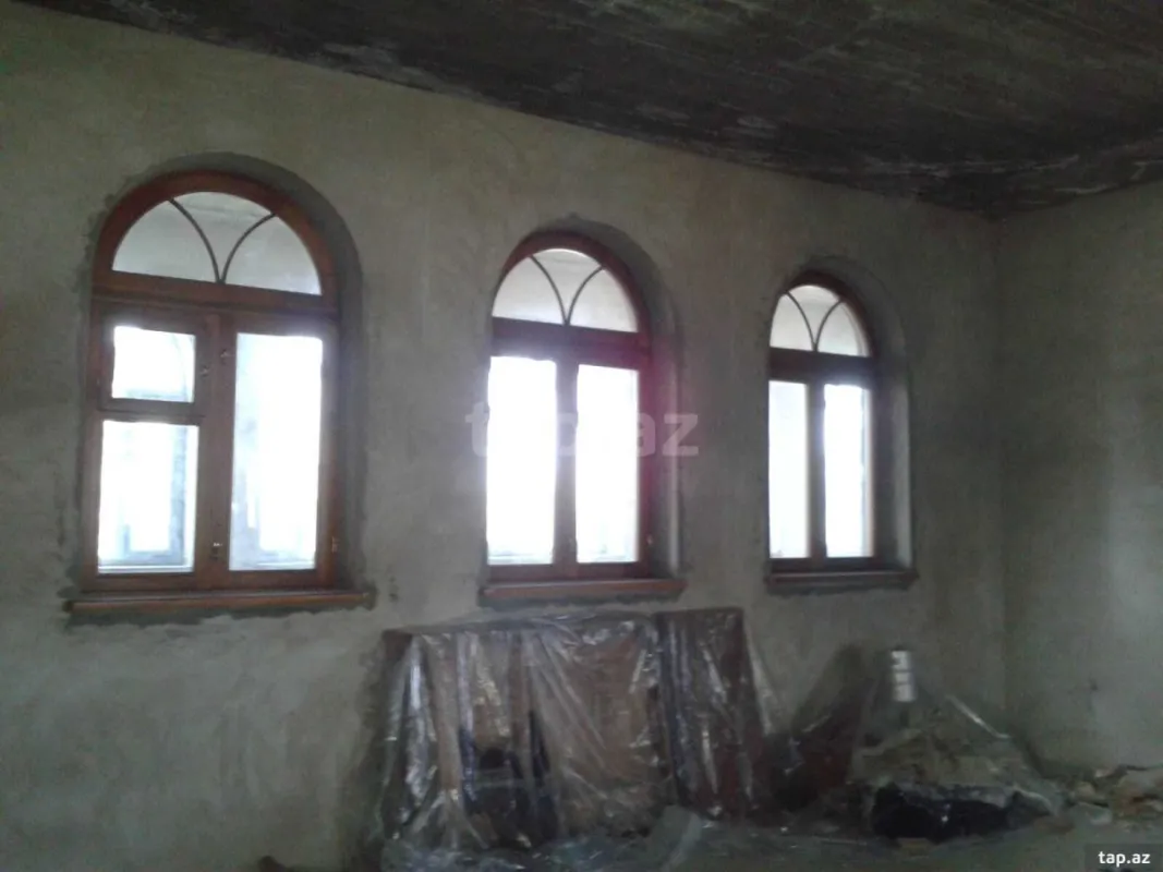 Satılır 6 otaqlı həyət evi 540 m²