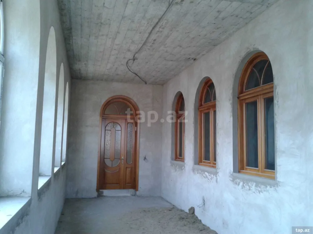 Satılır 6 otaqlı həyət evi 540 m²