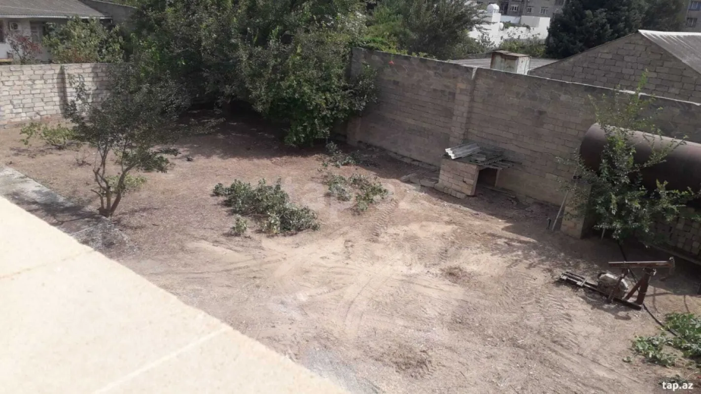 Satılır 6 otaqlı həyət evi 540 m²