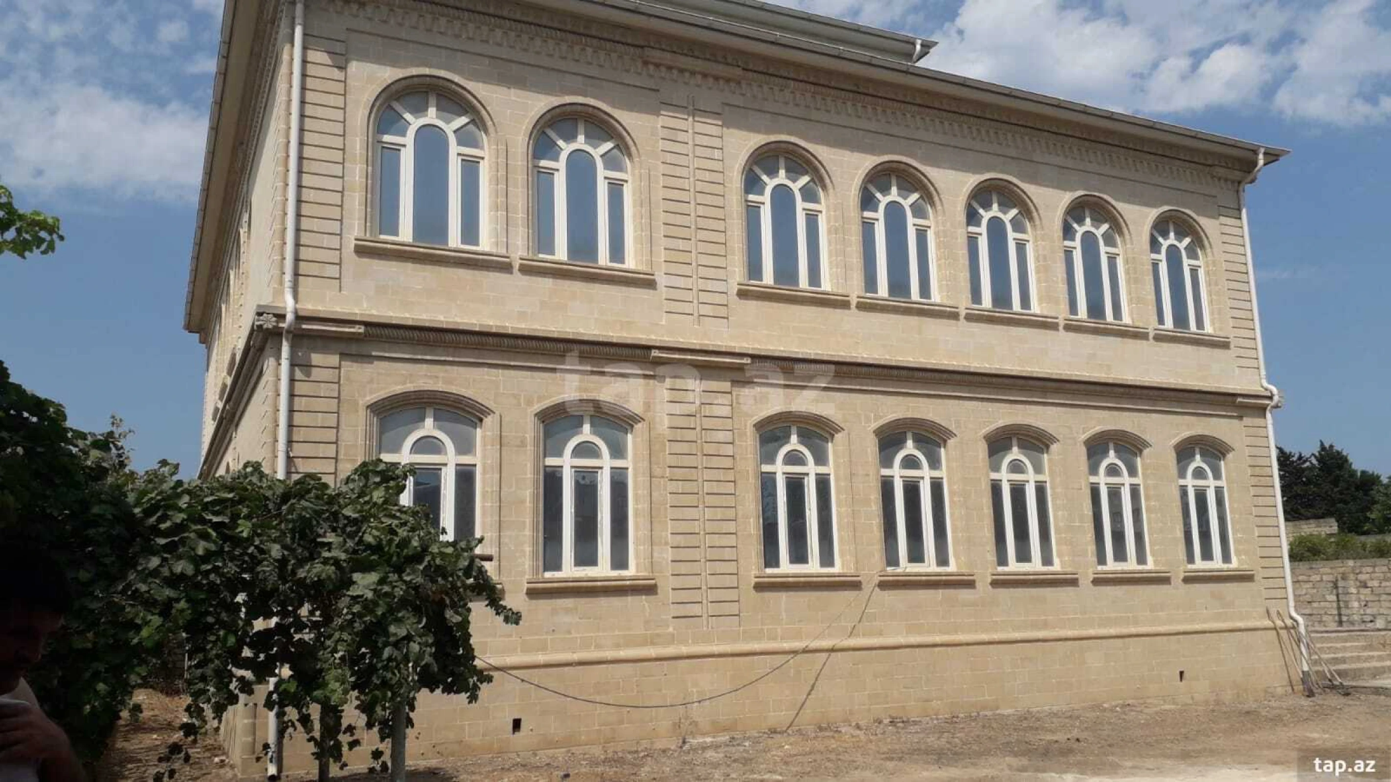 Satılır 6 otaqlı həyət evi 540 m²