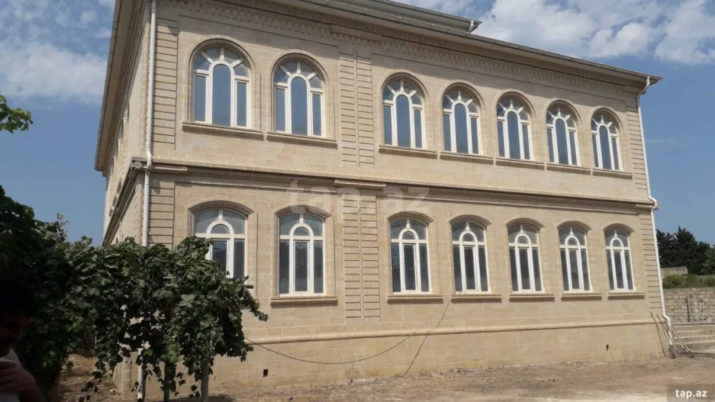 Satılır 6 otaqlı həyət evi 540 m²