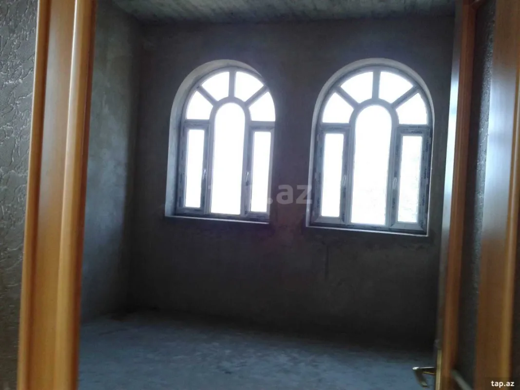 Satılır 6 otaqlı həyət evi 540 m²