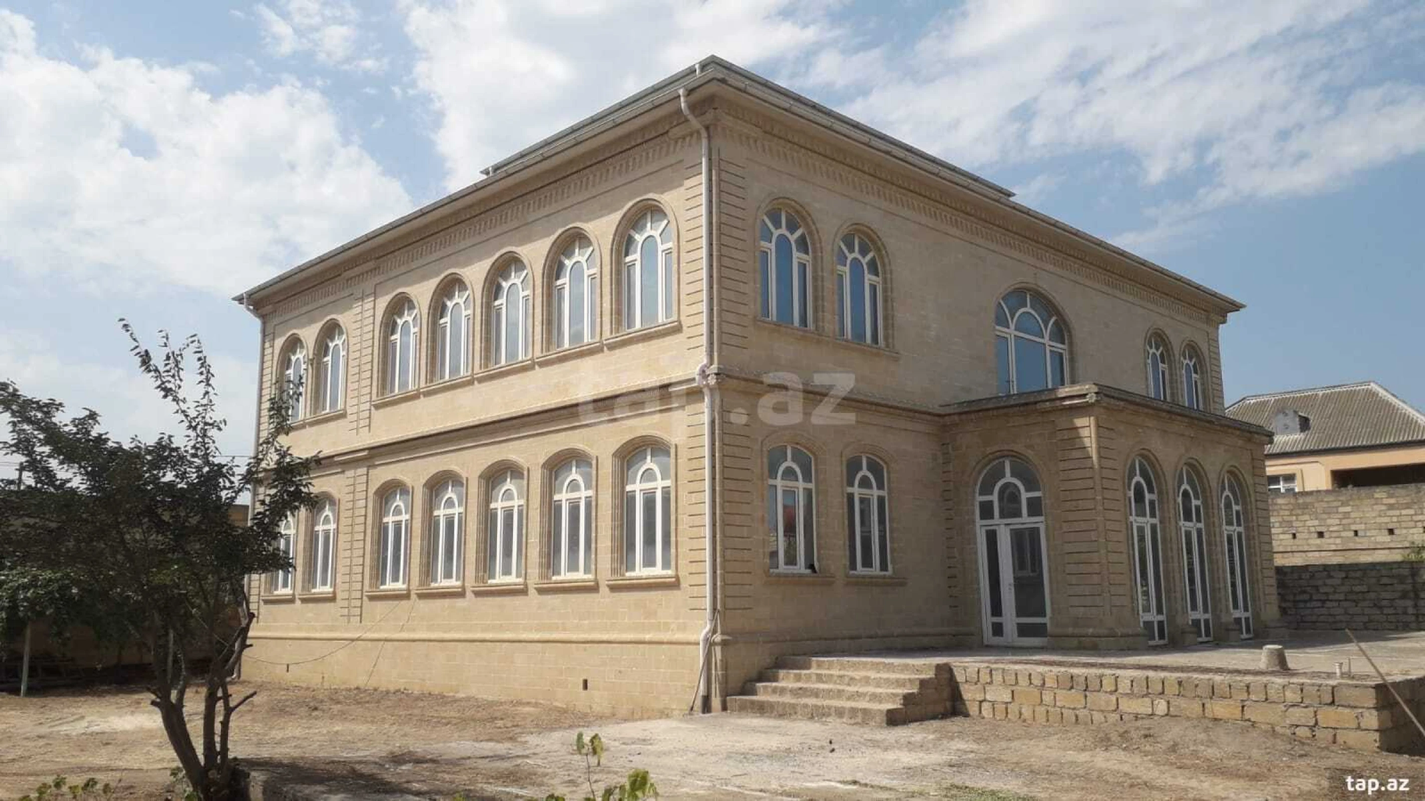 Satılır 6 otaqlı həyət evi 540 m²