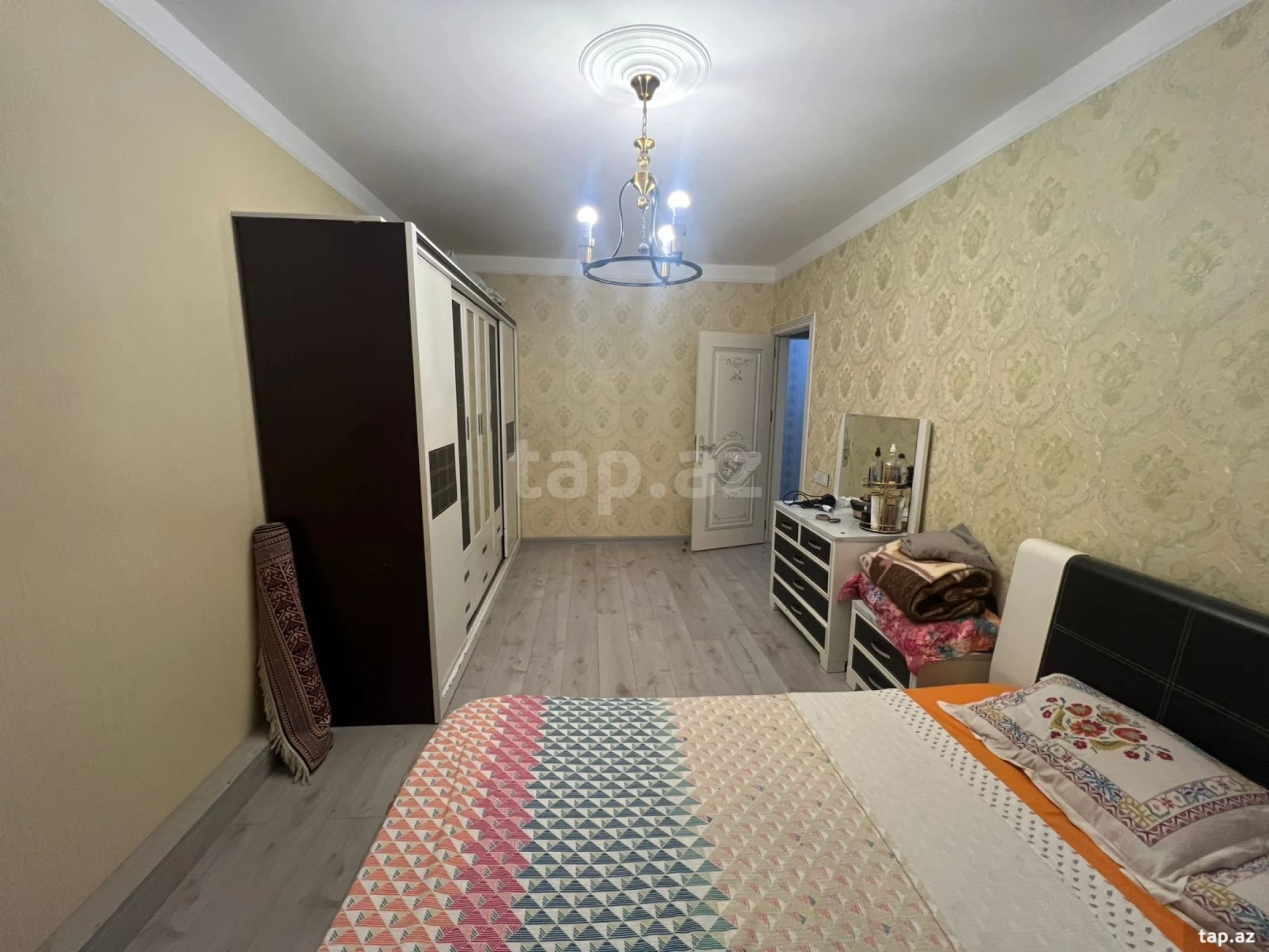 Satılır 4 otaqlı mənzil 80 m²
