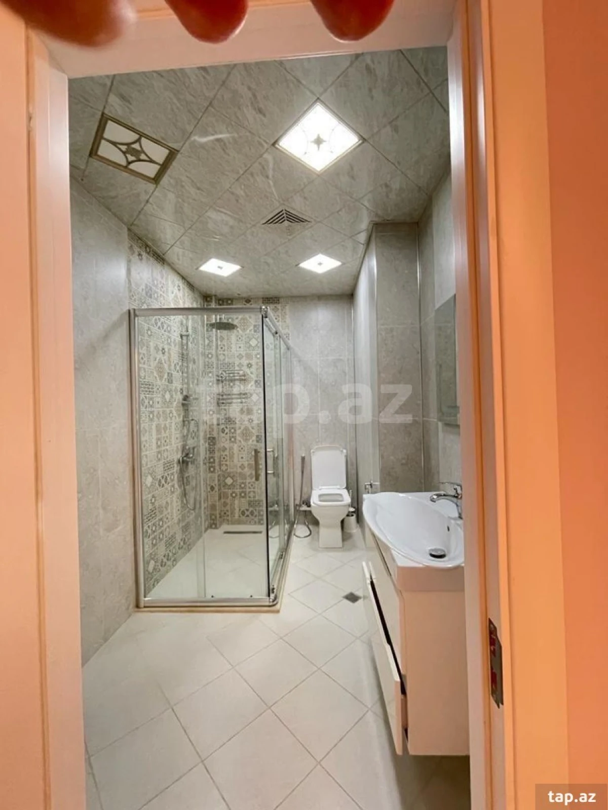 Kirayə verilir 3 otaqlı yeni tikili 150 m²