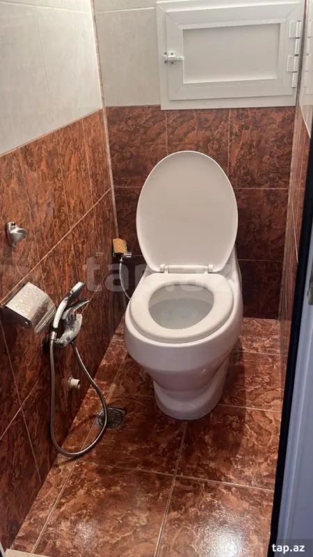 Kirayə verilir 3 otaqlı yeni tikili 200 m²