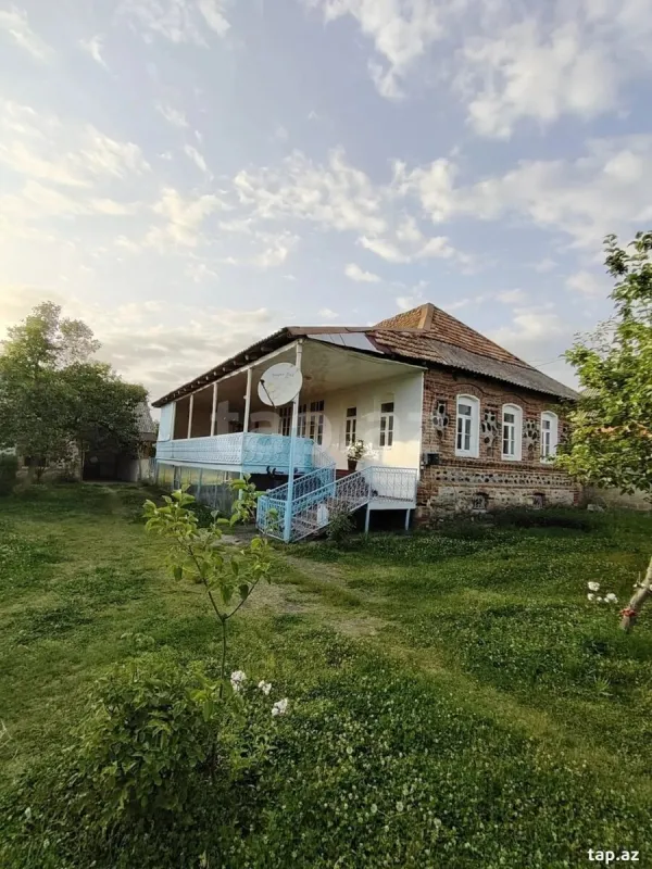 Satılır 4 otaqlı həyət evi