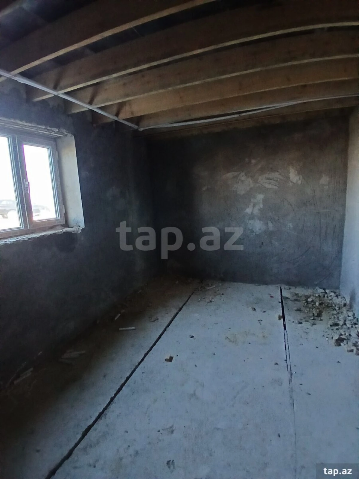 Satılır 6 otaqlı həyət evi