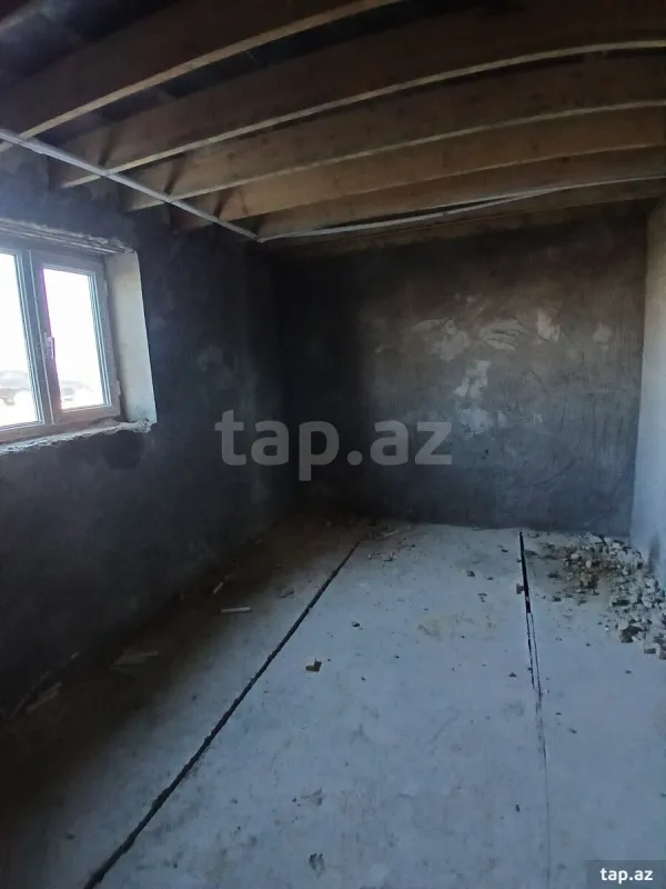 Satılır 6 otaqlı həyət evi