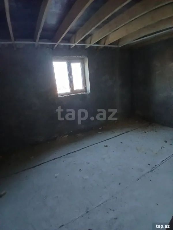 Satılır 6 otaqlı həyət evi