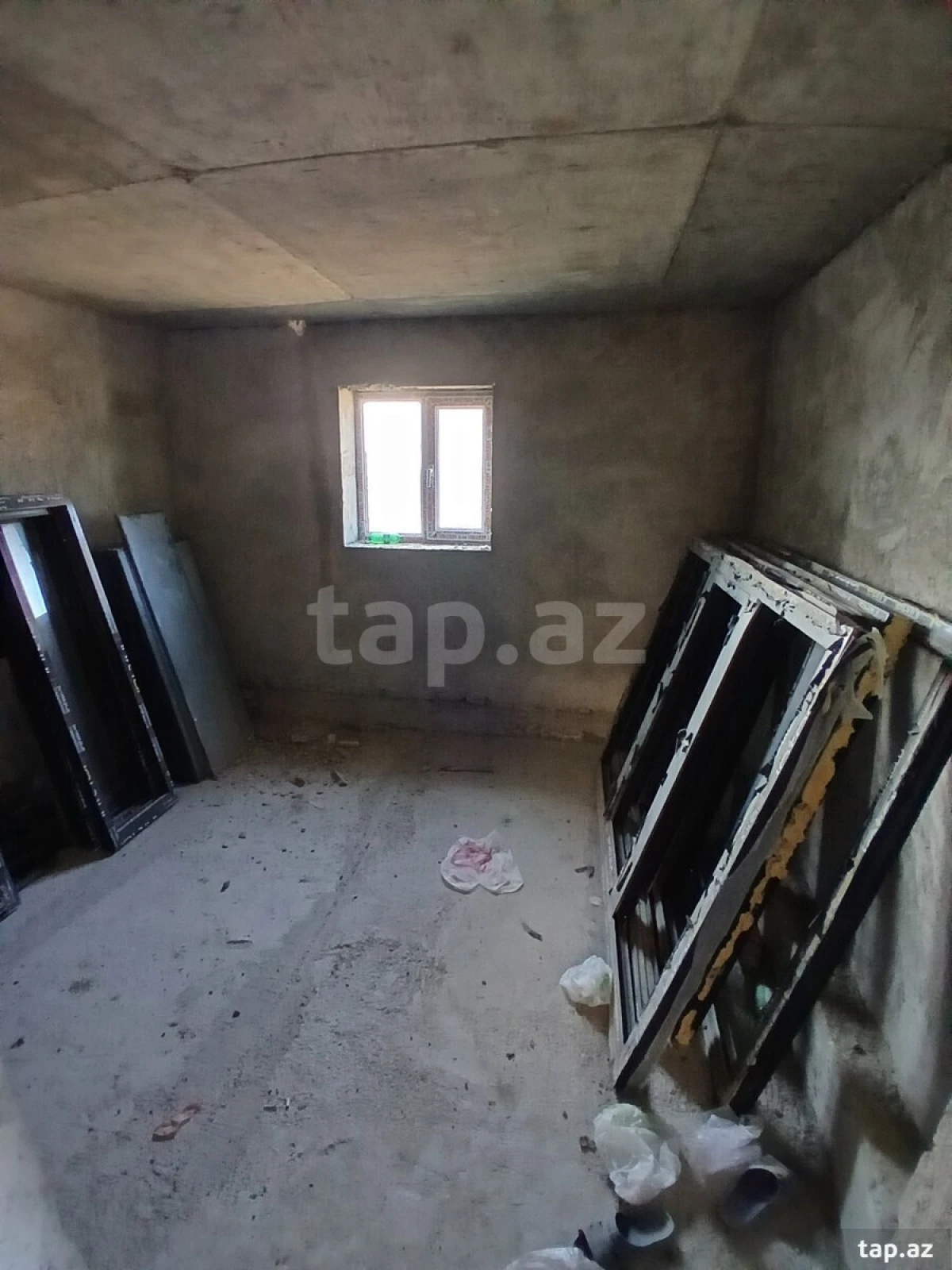 Satılır 6 otaqlı həyət evi