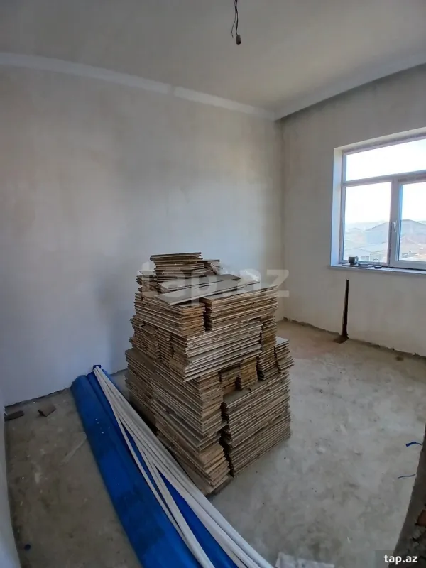 Satılır 6 otaqlı həyət evi