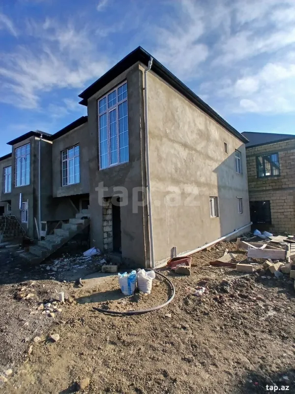 Satılır 6 otaqlı həyət evi