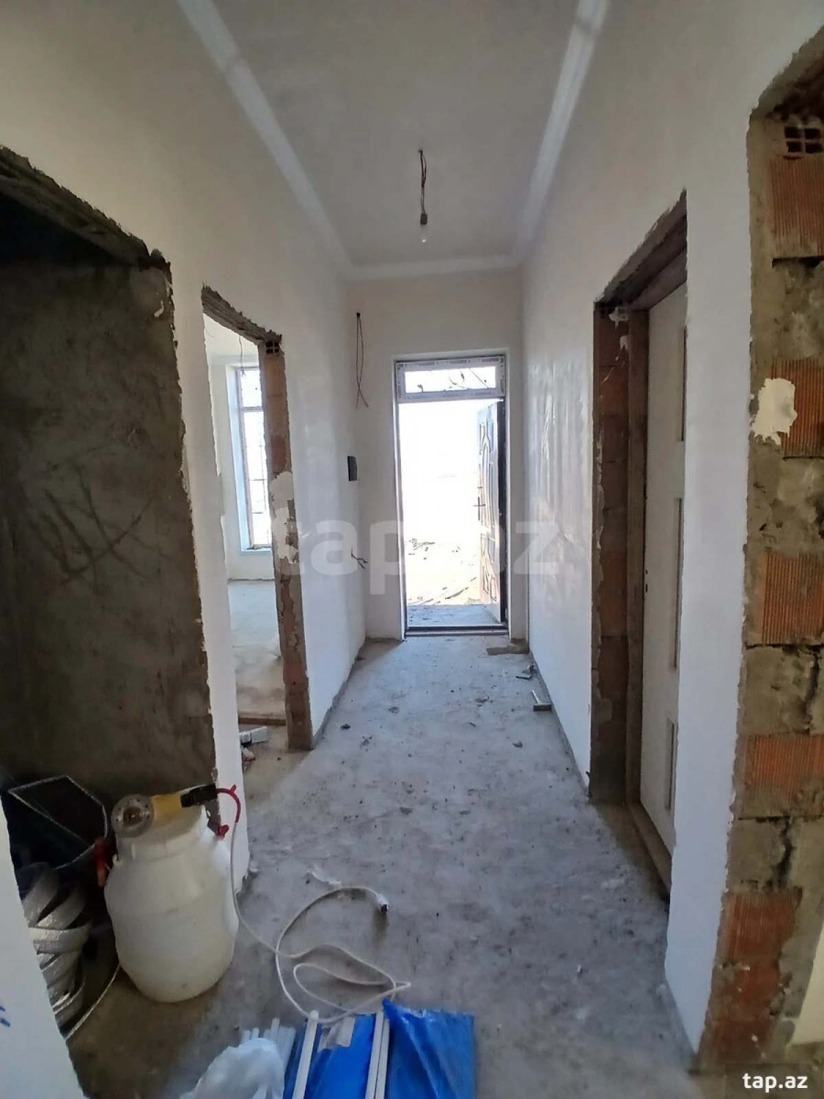 Satılır 6 otaqlı həyət evi