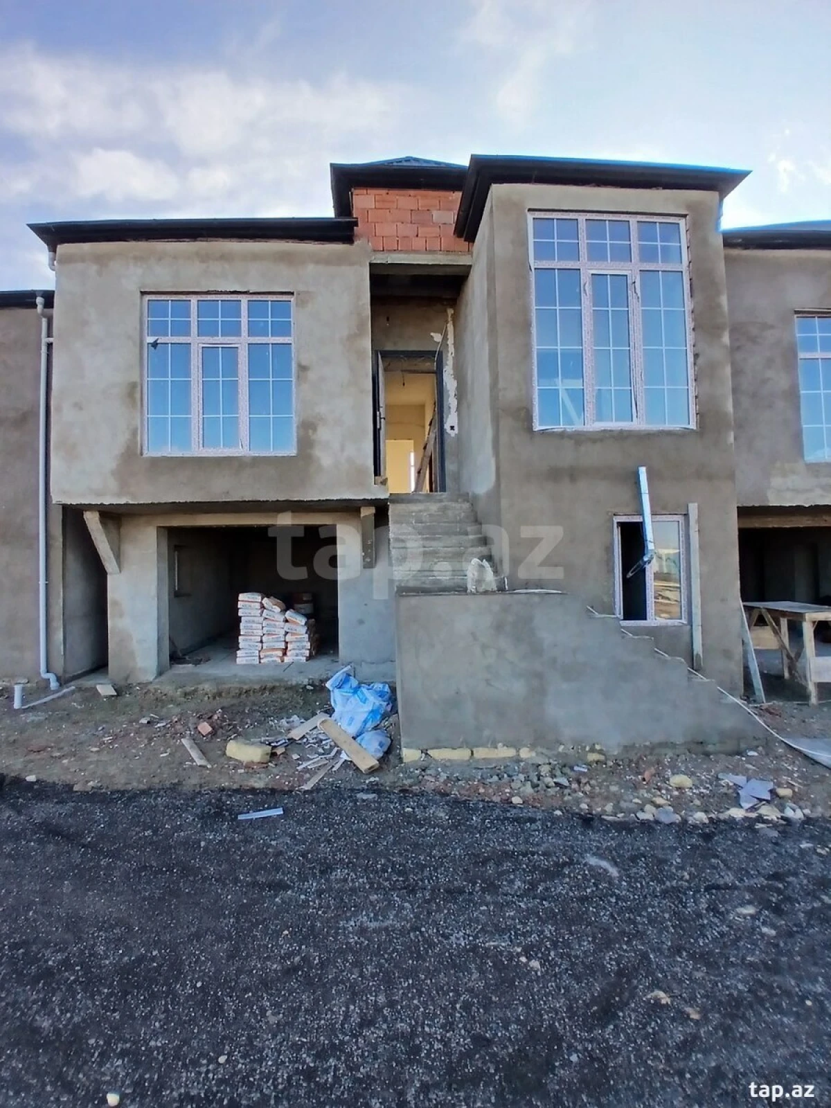 Satılır 6 otaqlı həyət evi