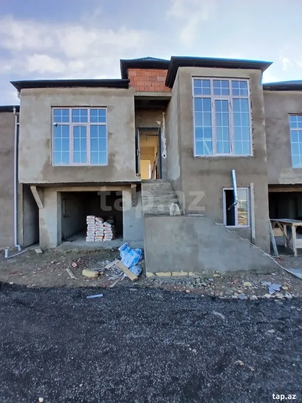 Satılır 6 otaqlı həyət evi