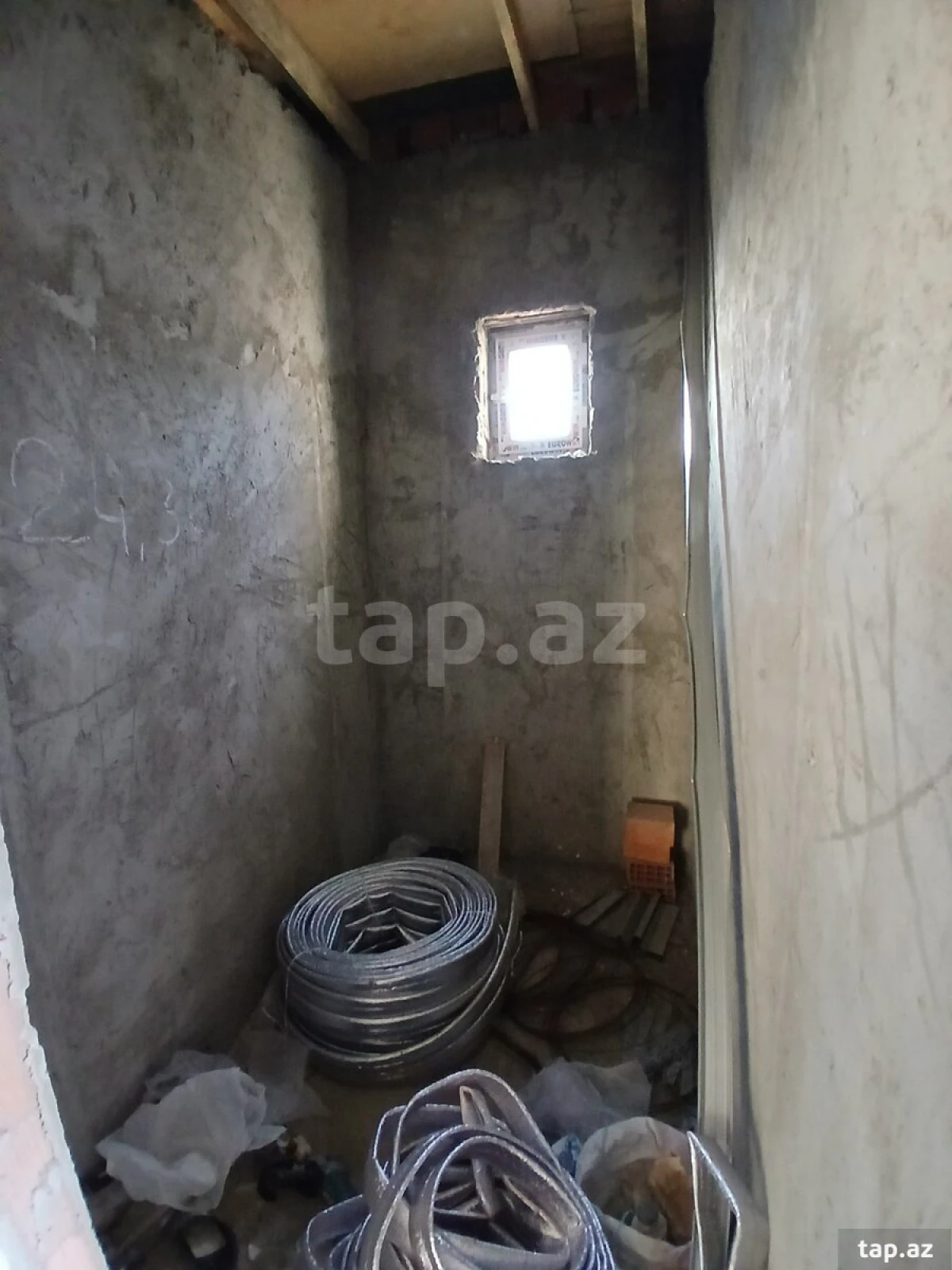 Satılır 6 otaqlı həyət evi