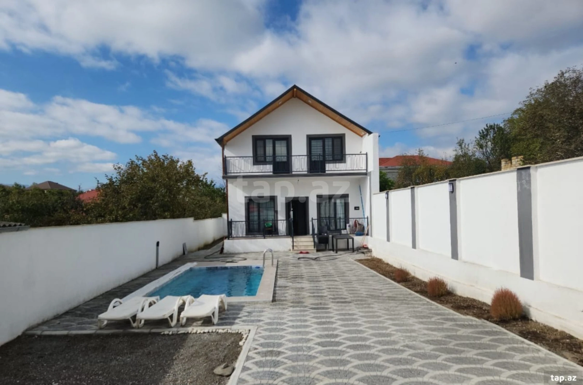 Kirayə verilir 4 otaqlı həyət evi