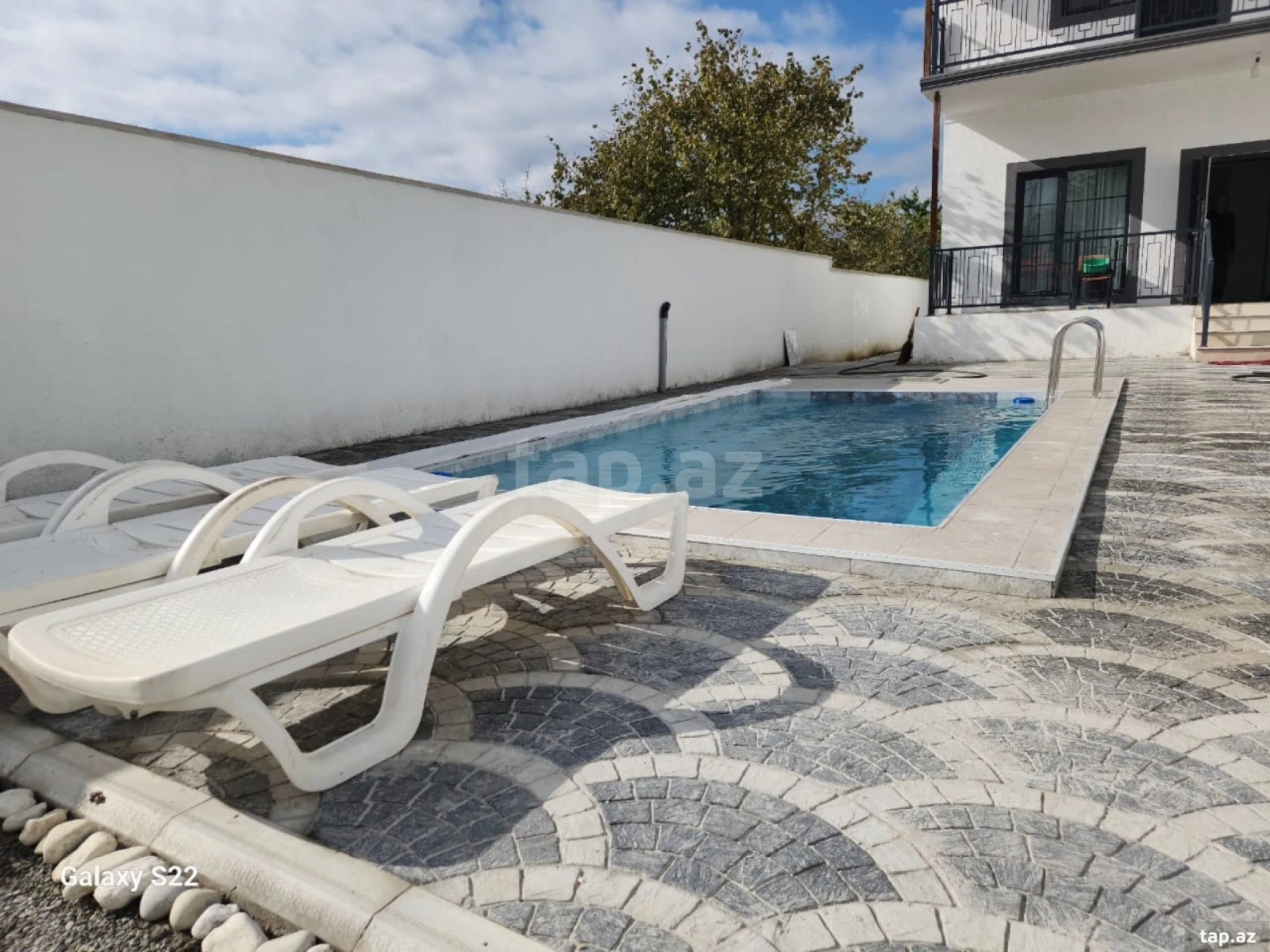 Kirayə verilir 4 otaqlı həyət evi