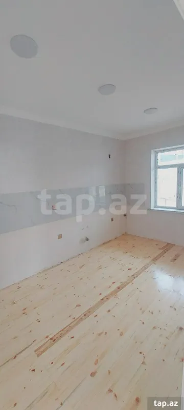 Satılır 4 otaqlı həyət evi