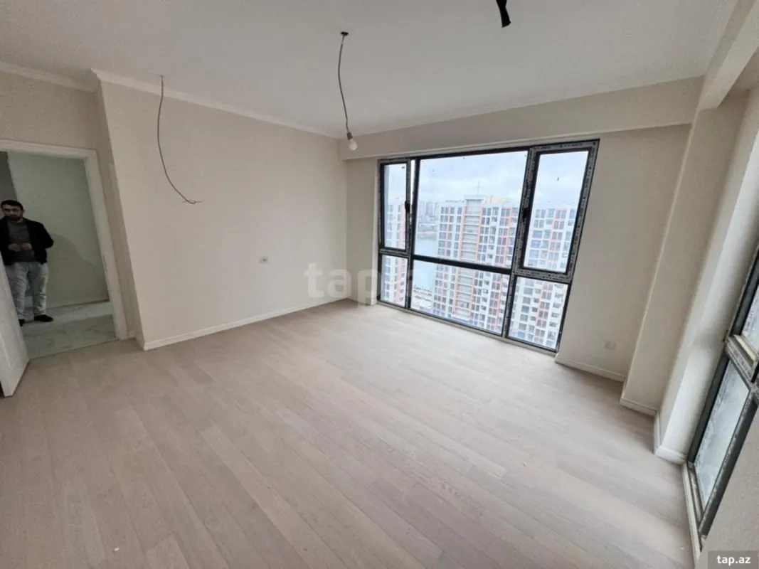 Satılır 3 otaqlı yeni tikili 83 m²