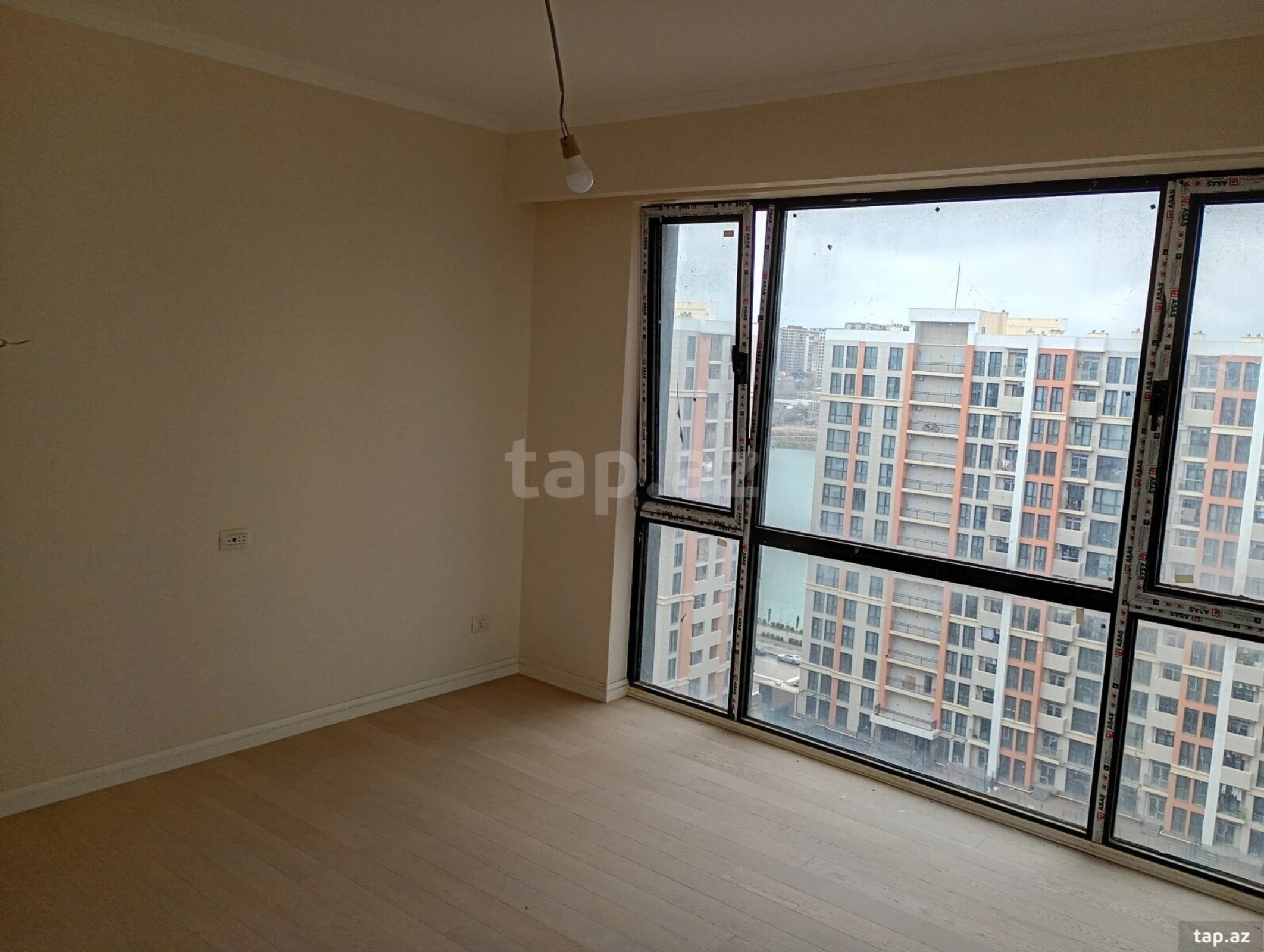 Satılır 3 otaqlı yeni tikili 83 m²